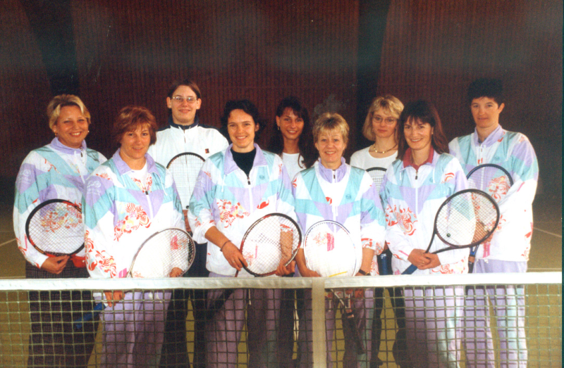 1998: Damenmannschaft in der Tennishalle